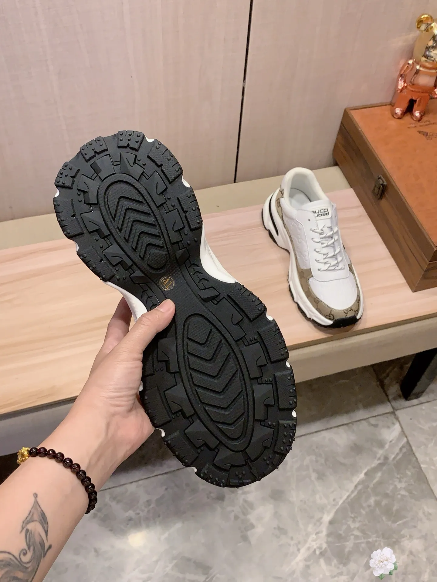 Men's men's shoes💰460💰💰🎩🎩[Lightning][Lightning] "Gucci*" The latest • popular casual shoes, top brand [seduce] luxury ~ purchasing agency, top ~ quality. [Strong] The upper is made of imported breathable cowhide with material ➕ breathable sheepskin feet (•) and fine workmanship. The original stylish and stylish soft rubber wear-resistant and non-slip outsole is light and comfortable on the feet. The real thing looks better when photographed in person. Code 111: Code: 38-44, 3️⃣ colors selected